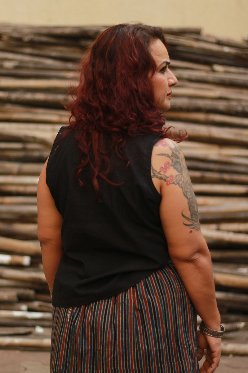 Front Buttoned Vest | Embroidered Cotton | Noir