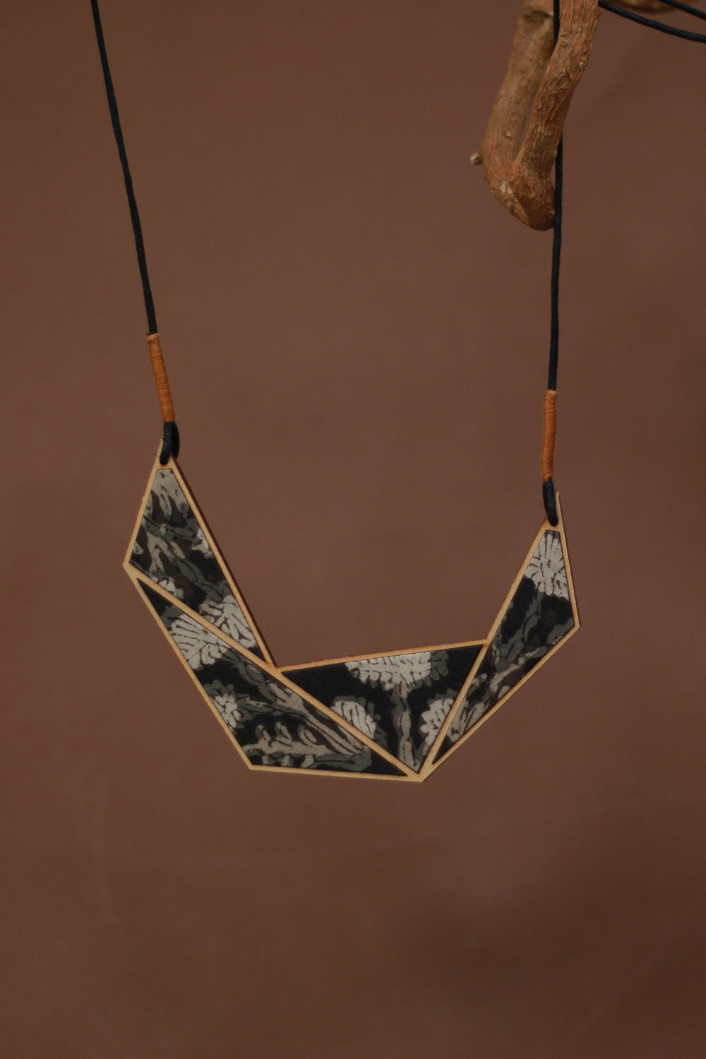 Abira | Chindi Fabric & Wood Necklace | Black & Beige Kalamkari