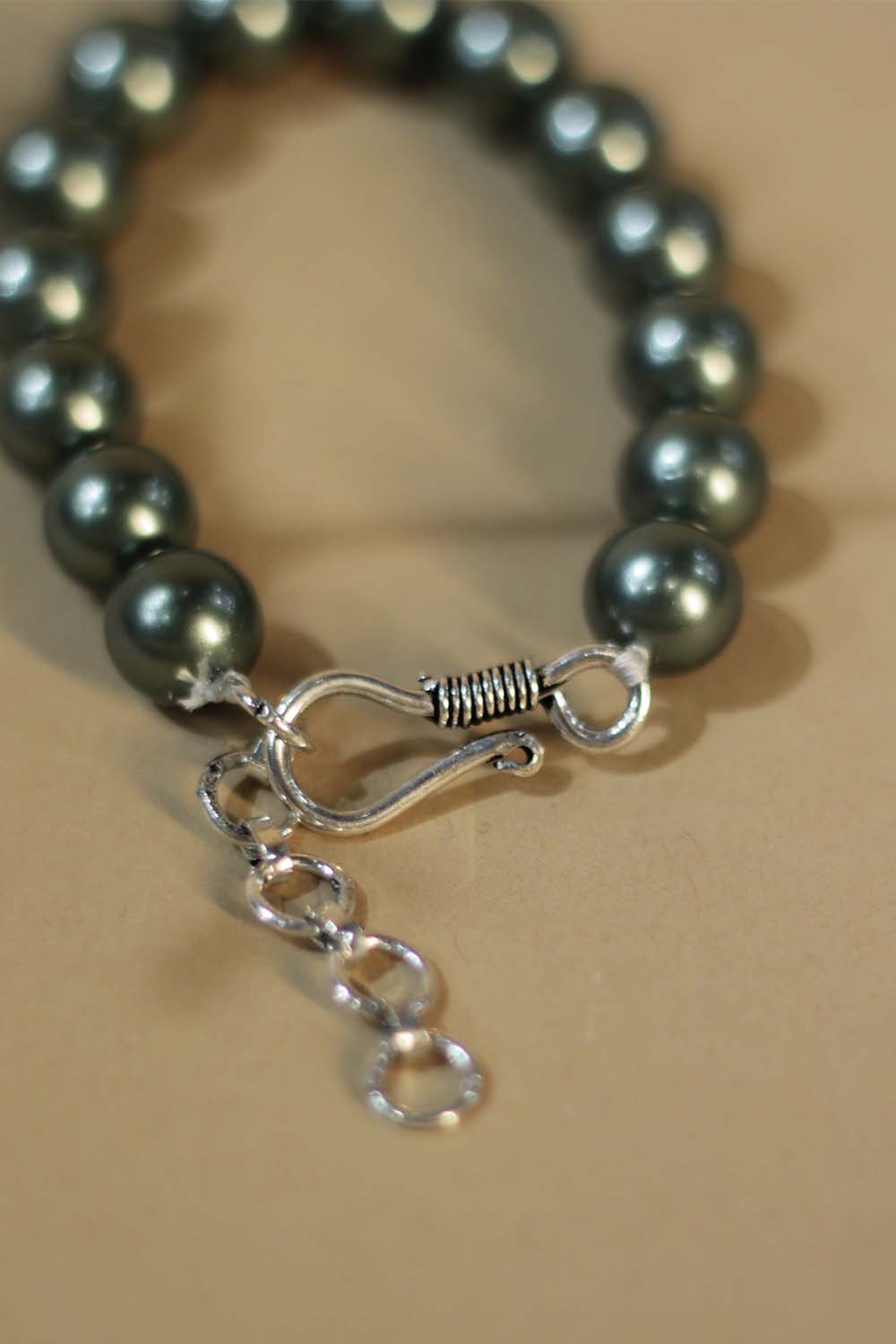 Bracelet | Moss Green Shell Pearl