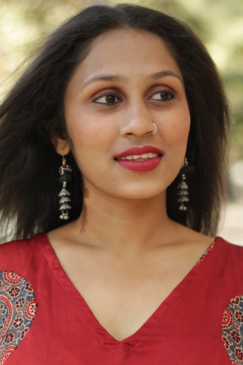 Nakhre | Chindi Cascading Flowers Earring | Noir