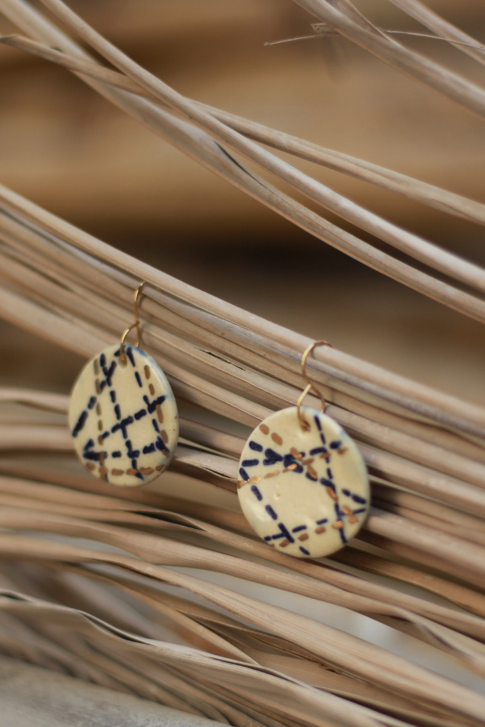 Mrida | Ceramic Earrings | White disc