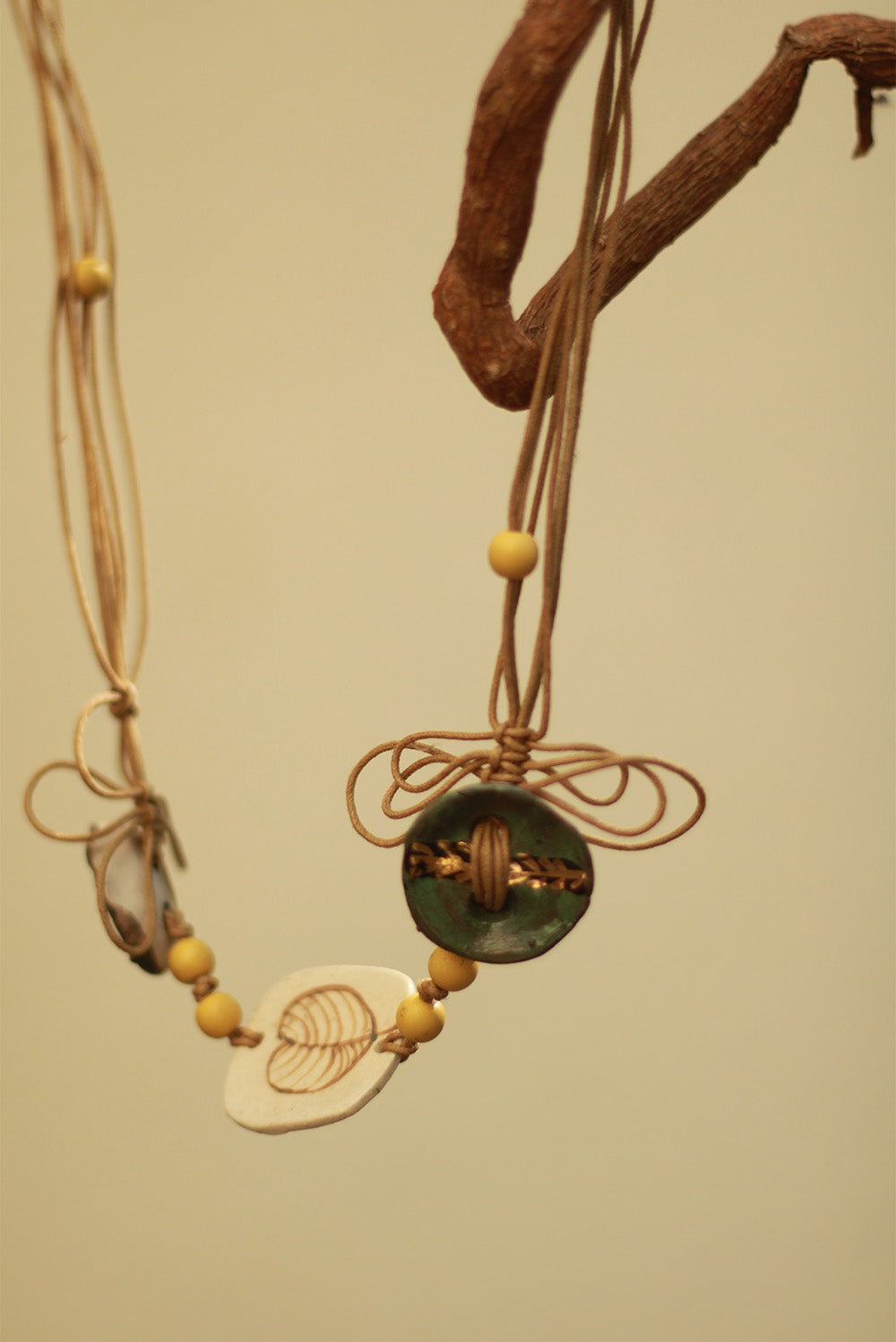Mrida | Ceramic Necklace | Leaf Disc