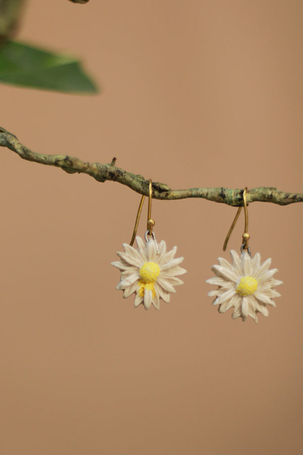 Sadhvi | Ceramic Daisy Earrings