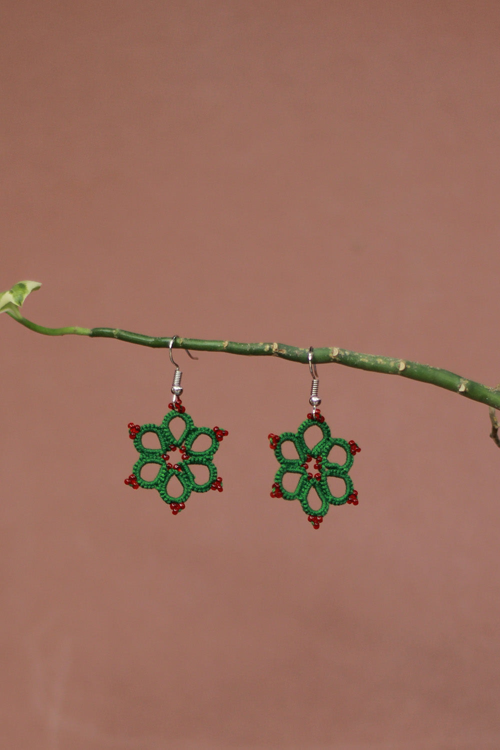 Knots to Node | Emerald Berry Earrings