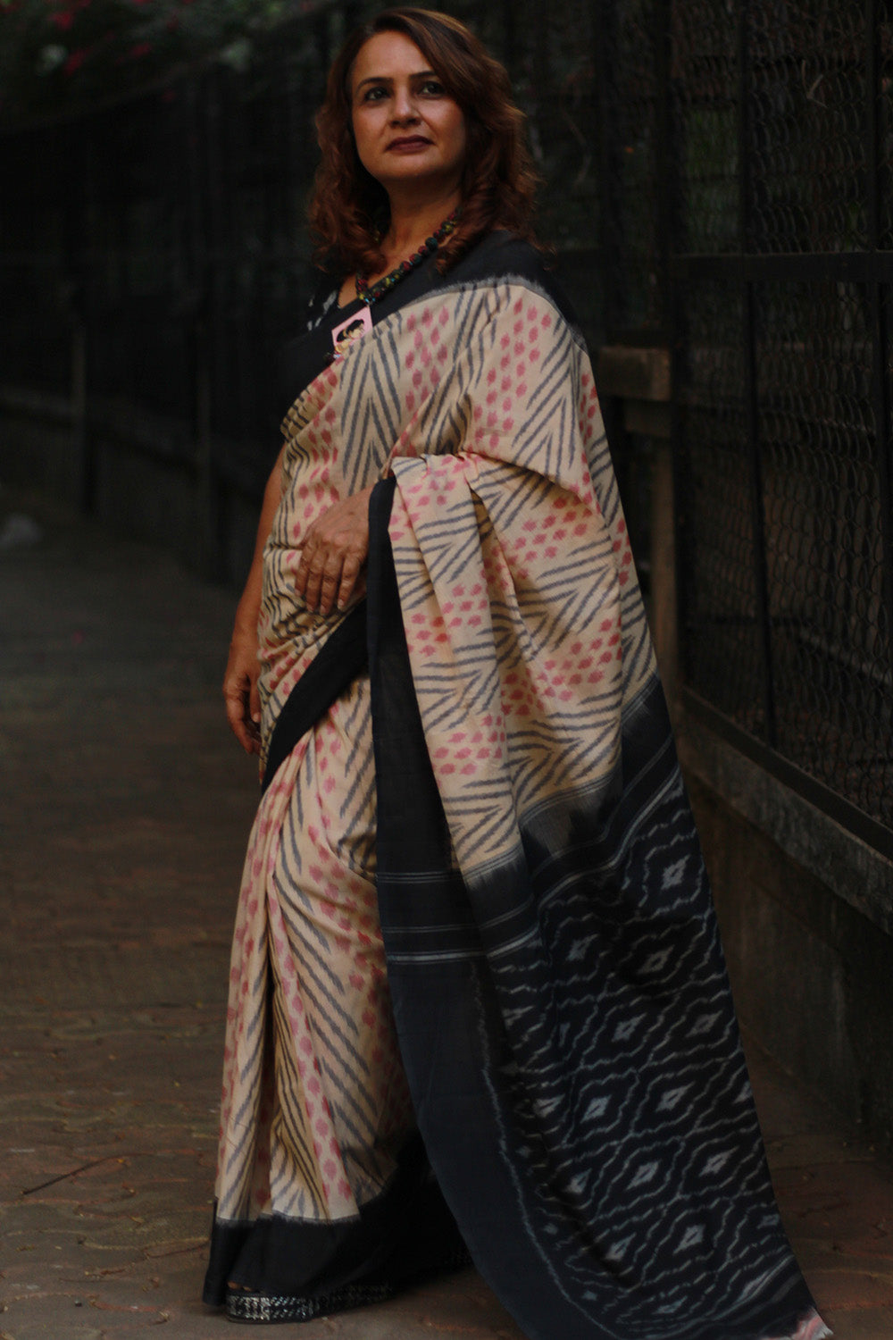 Handloom Cotton Saree | Ikkat | Beige & Noir