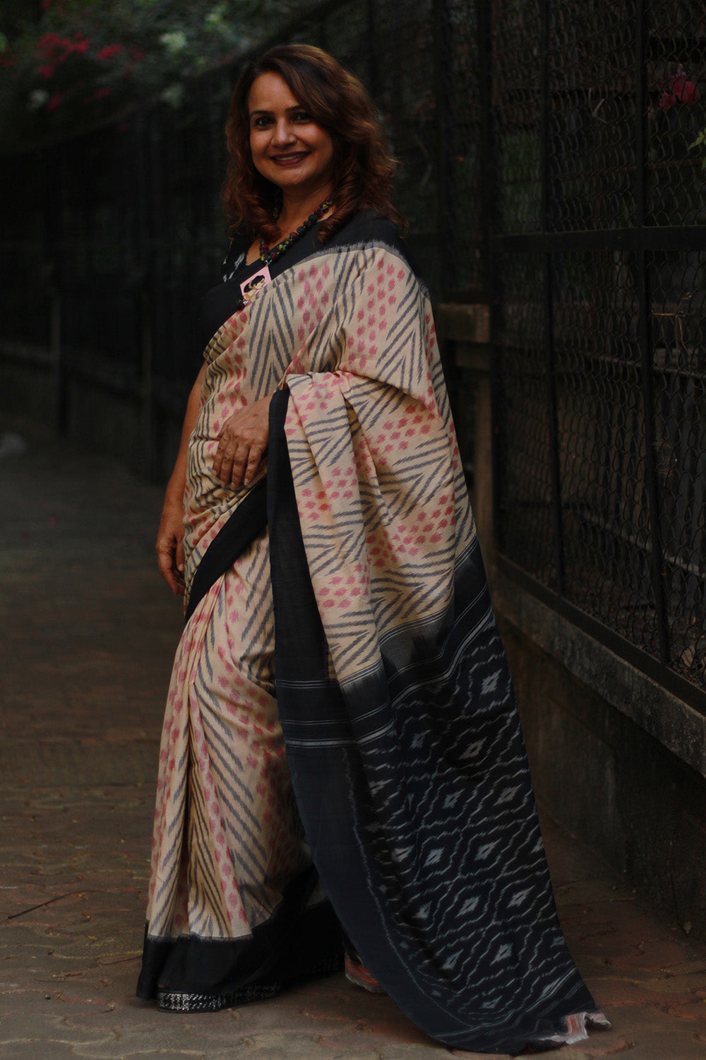 Handloom Cotton Saree | Ikkat | Beige & Noir