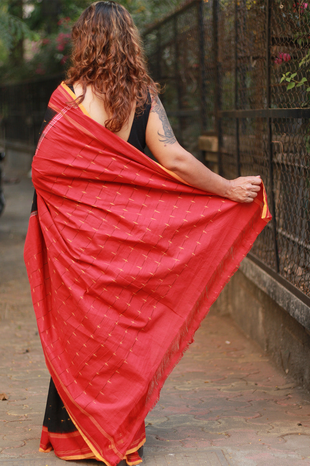 Handloom Cotton Saree | Ikkat | Noir & Rouge
