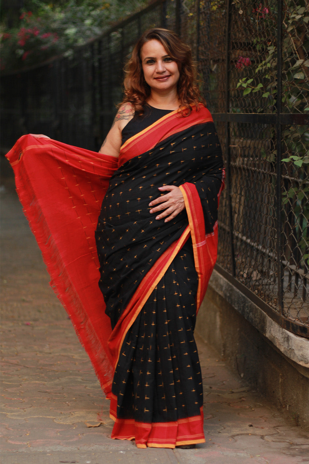 Handloom Cotton Saree | Ikkat | Noir & Rouge