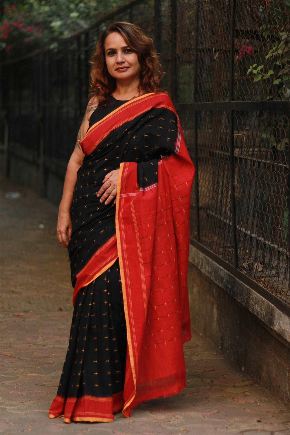 Handloom Cotton Saree | Ikkat | Noir & Rouge