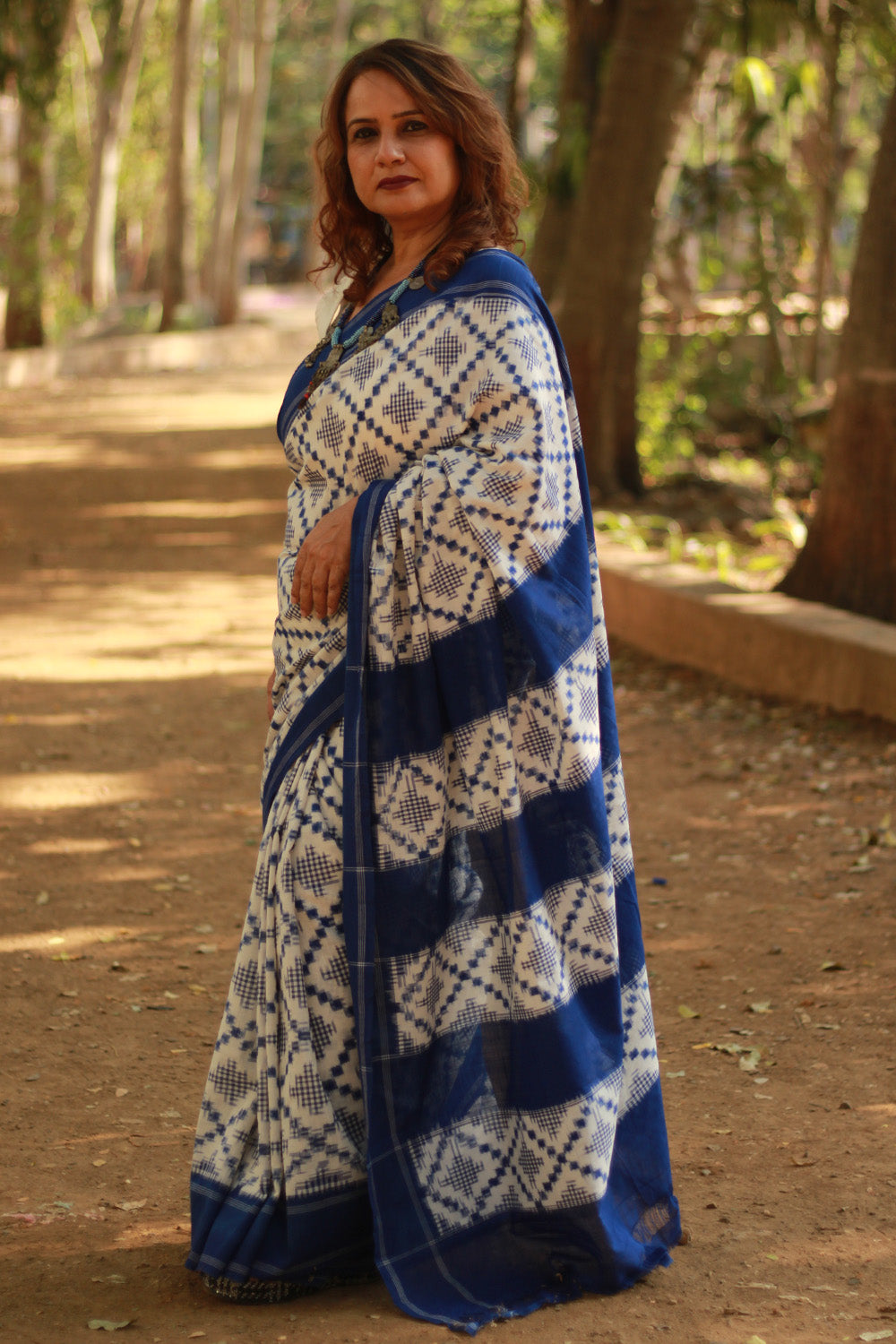 Handloom Cotton Saree | Ikkat | White & Blue
