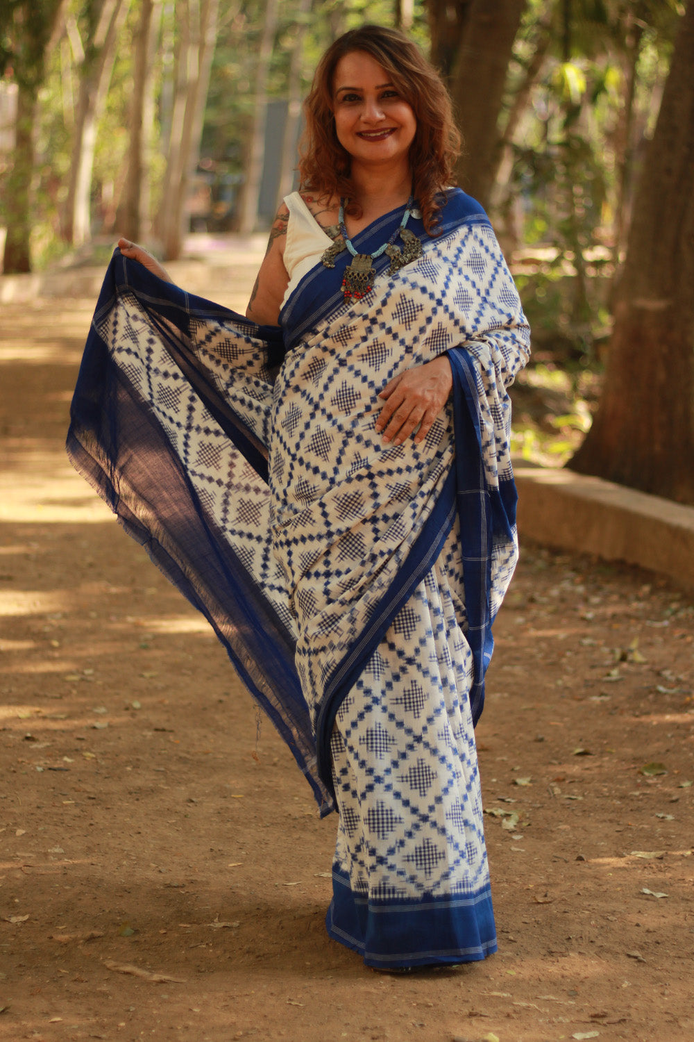 Handloom Cotton Saree | Ikkat | White & Blue