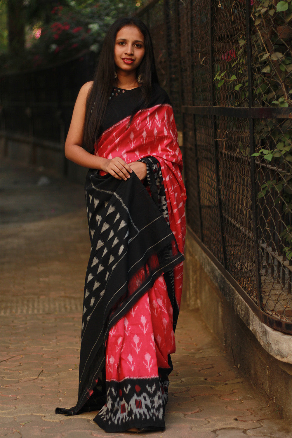 Handloom Cotton Saree | Ikkat | Pink & Noir