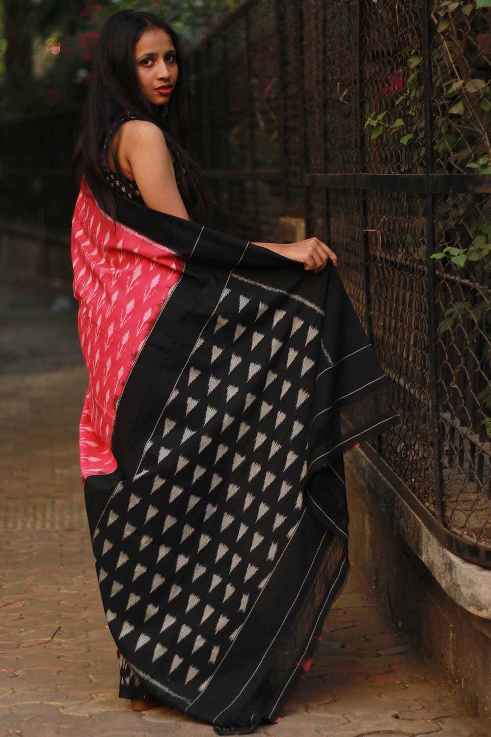 Handloom Cotton Saree | Ikkat | Pink & Noir