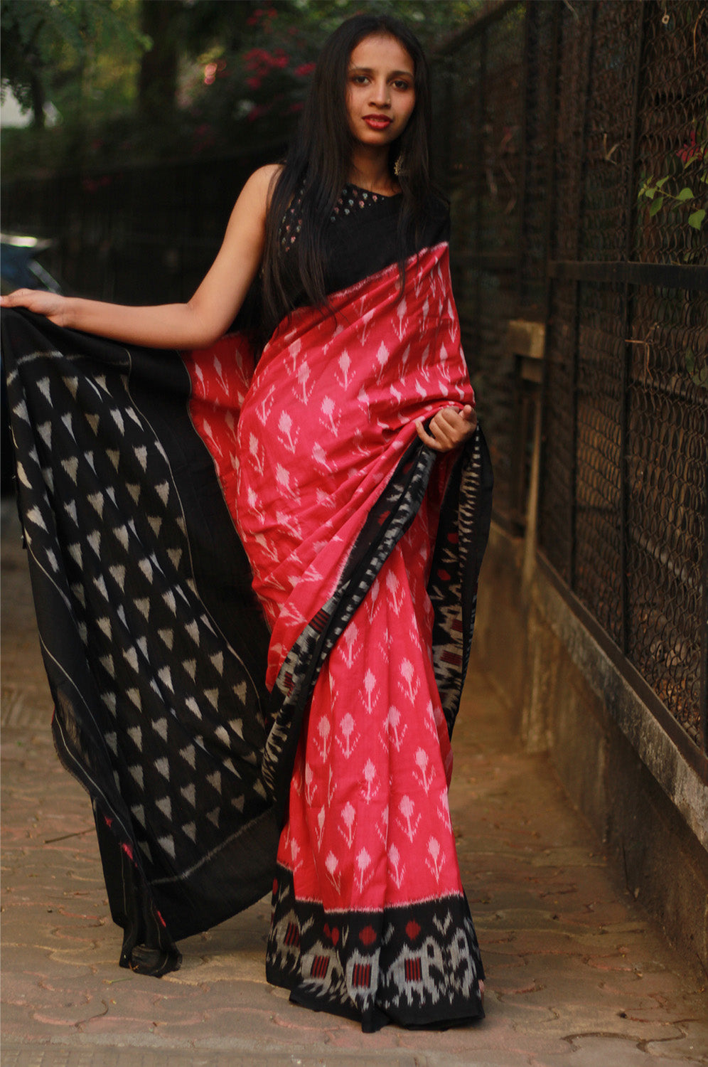 Handloom Cotton Saree | Ikkat | Pink & Noir