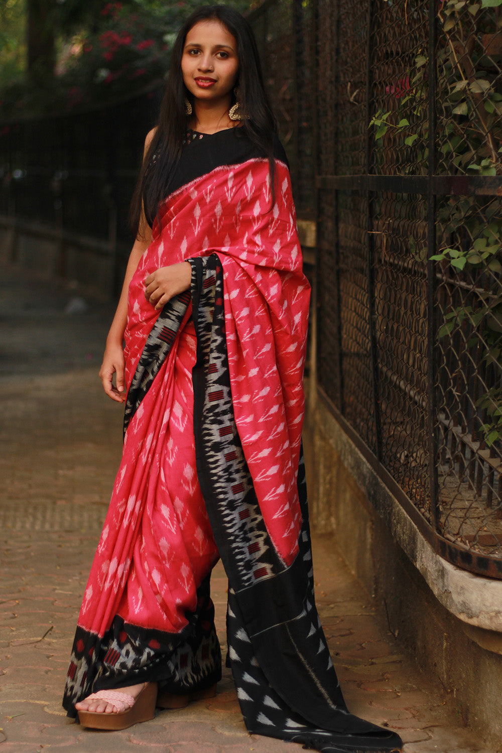 Handloom Cotton Saree | Ikkat | Pink & Noir