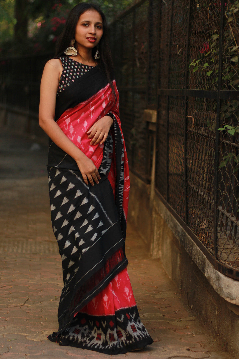 Handloom Cotton Saree | Ikkat | Pink & Noir