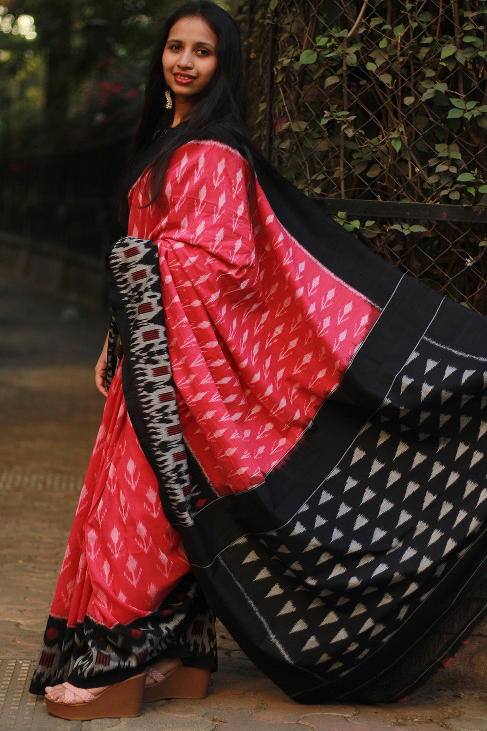 Handloom Cotton Saree | Ikkat | Pink & Noir