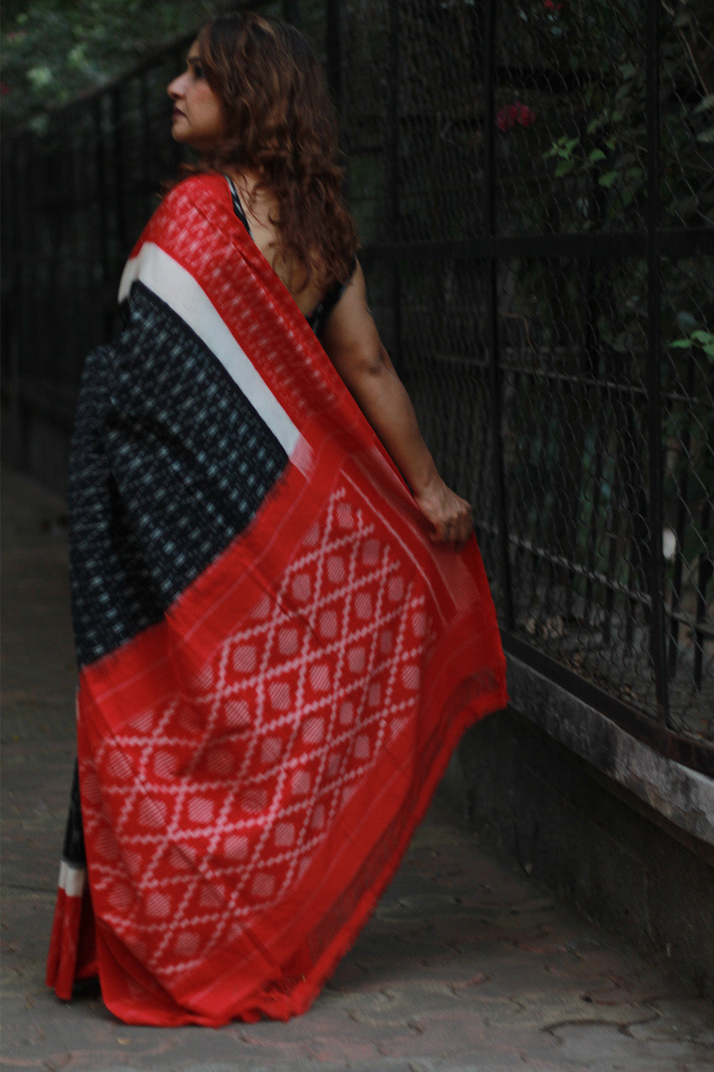 Handloom Cotton Saree | Ikkat | Noir & Rouge