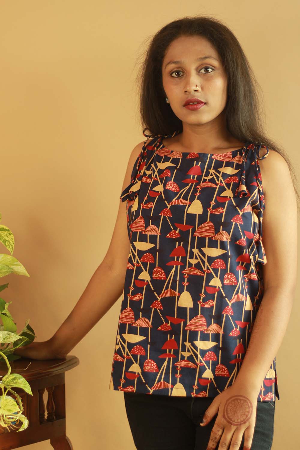 Sleeveless Tied Top - Cocktails Print