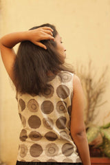 Front Buttoned Vest in Gray Daboo