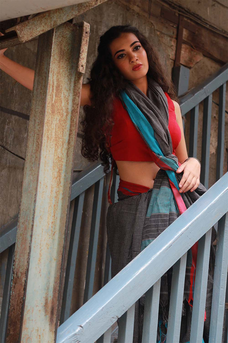 Patteda Anchu Saree in Noir with Rouge Blue  Ganga-Jamuna
