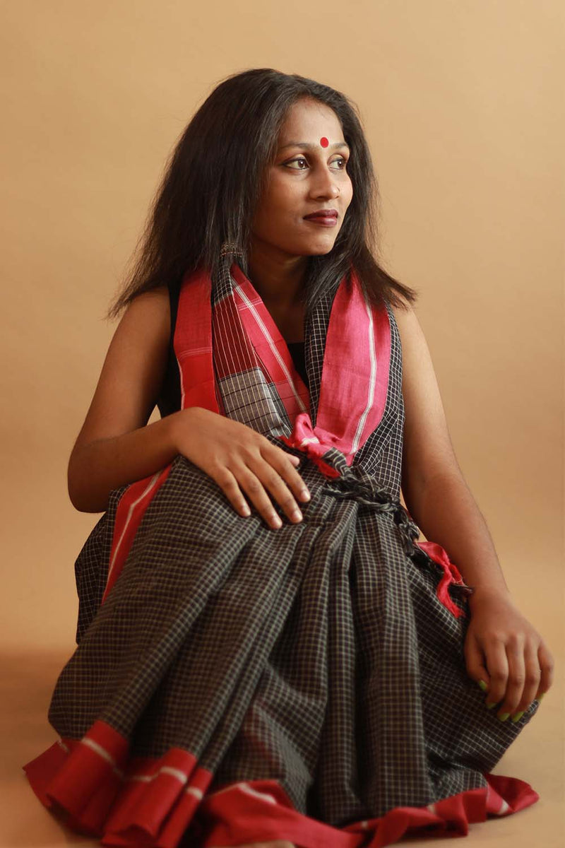 Patteda Anchu Saree in Noir with Rouge