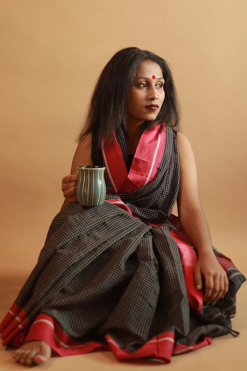 Patteda Anchu Saree in Noir with Rouge