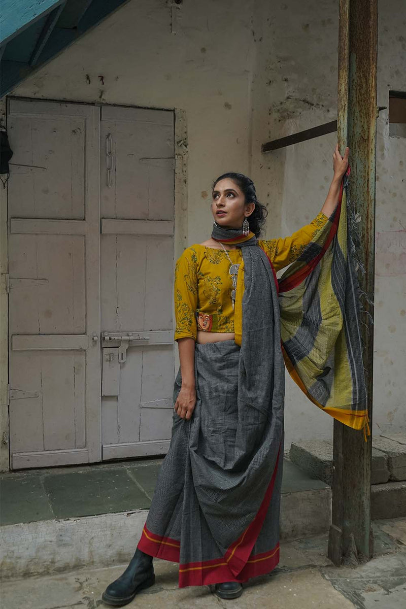 Patteda Anchu Saree in Noir with Red Ochre Ganga-Jamuna