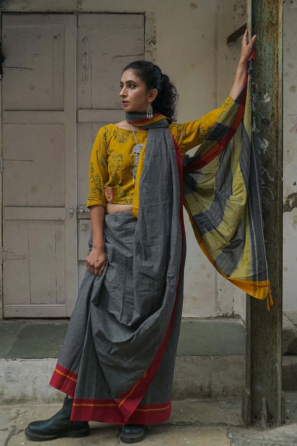 Patteda Anchu Saree in Noir with Red Ochre Ganga-Jamuna