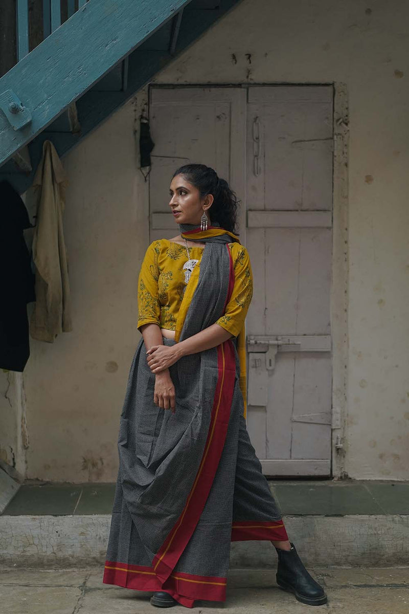 Patteda Anchu Saree in Noir with Red Ochre Ganga-Jamuna