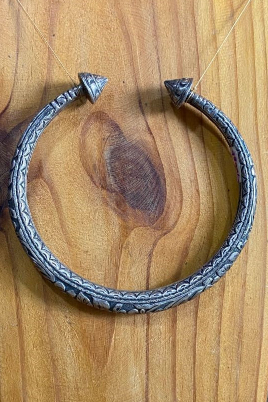 Sharwarish | Silver Hasli Necklace